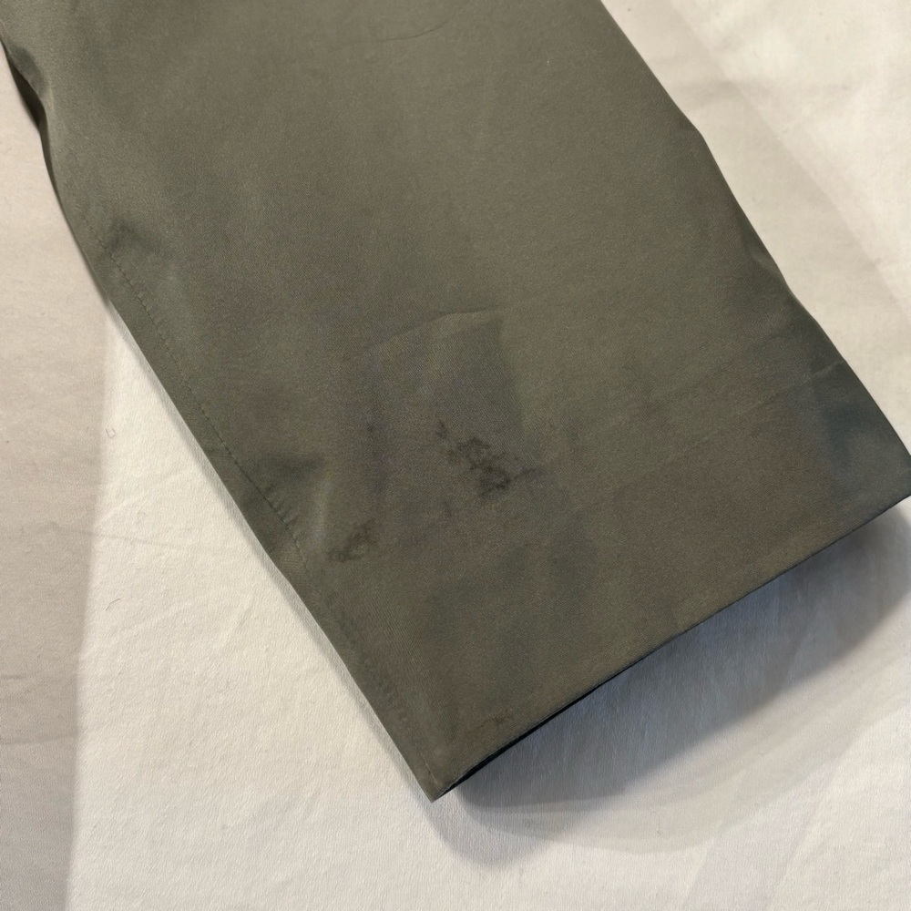 lululemon athletica Women's Olive Hooded Raincoat - Picture 13 of 13